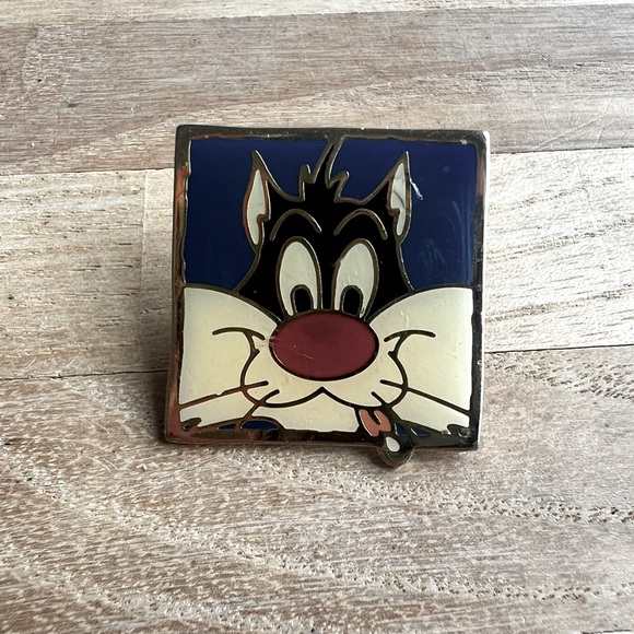 Warner Bros. Jewelry - Vintage 1992 Sylvester cat looney tunes pin
